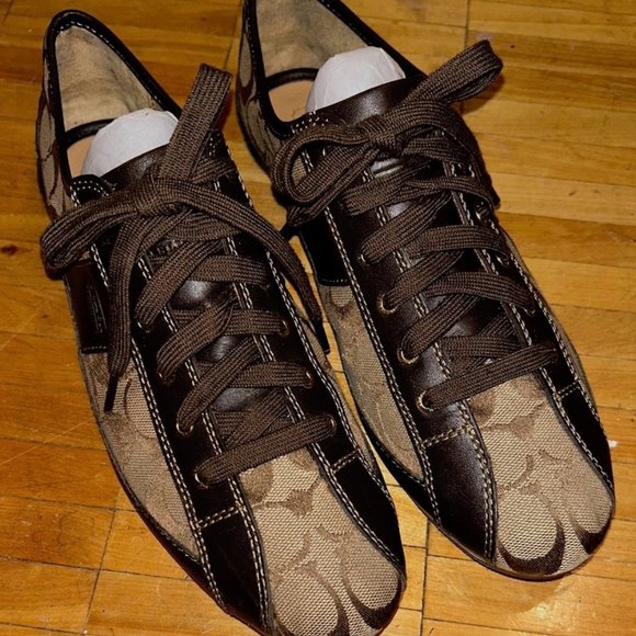 LIKE NEW COACH LADIES SIZE 9B FASHION SNEAKER - Picture 1 of 11